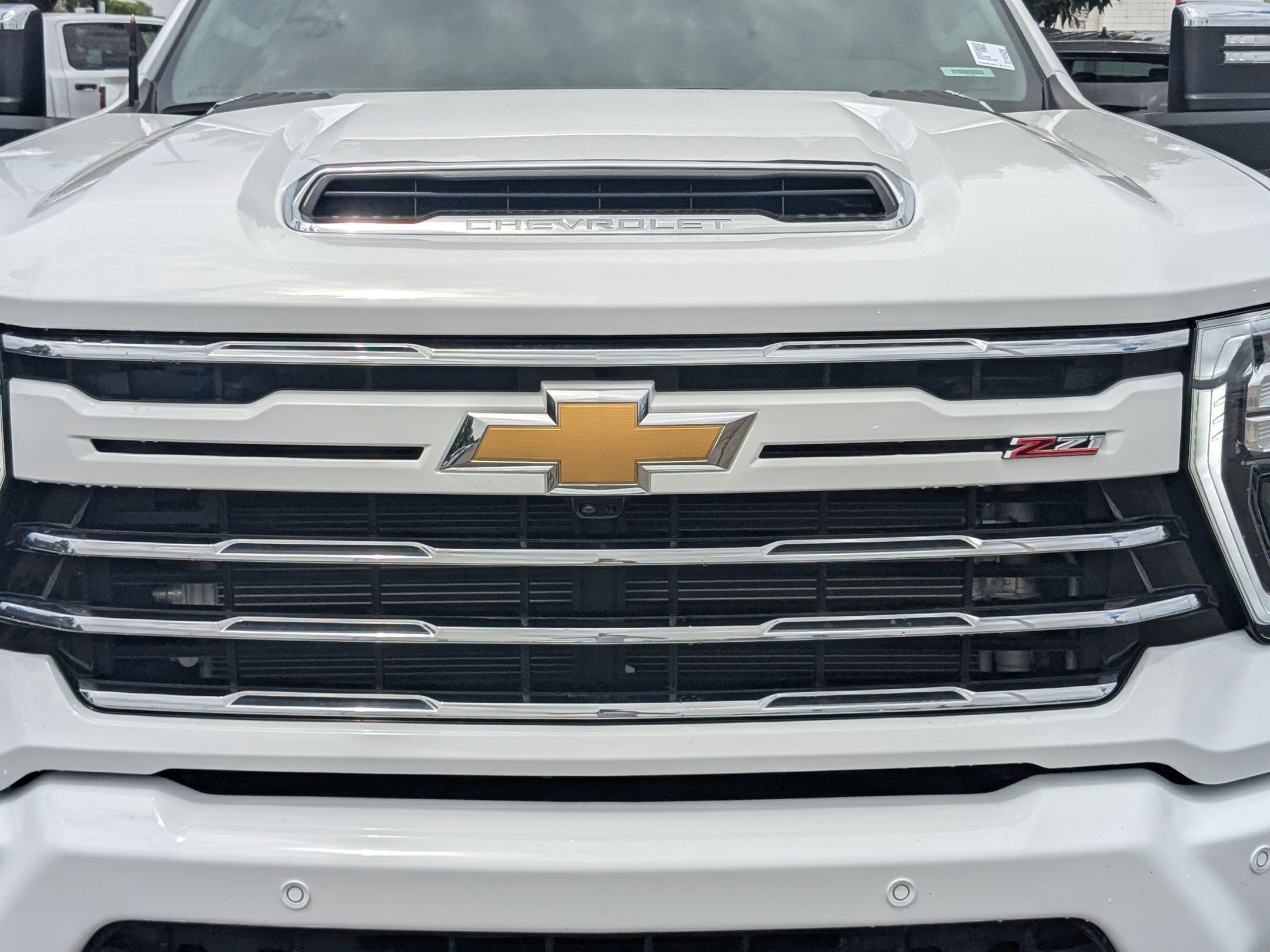 Used 2025 Summit White Chevrolet LT image 11