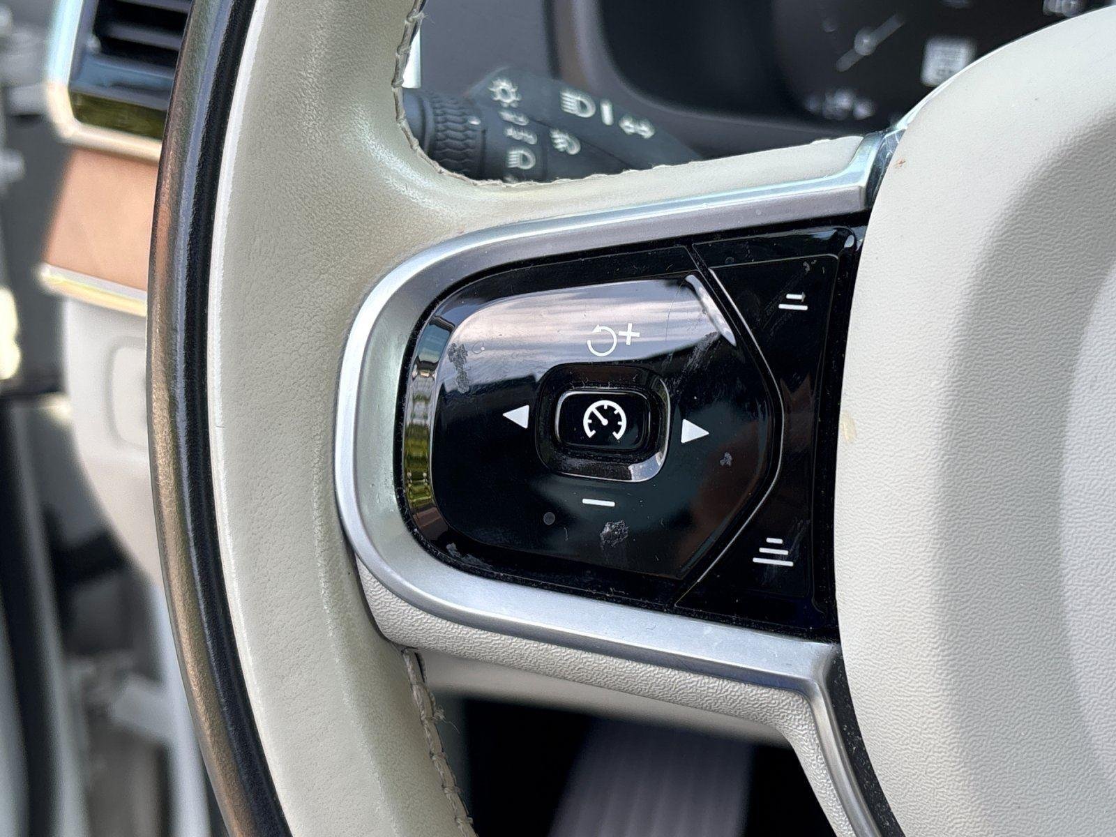 Used 2021 Crystal White Metallic Volvo Momentum image 19