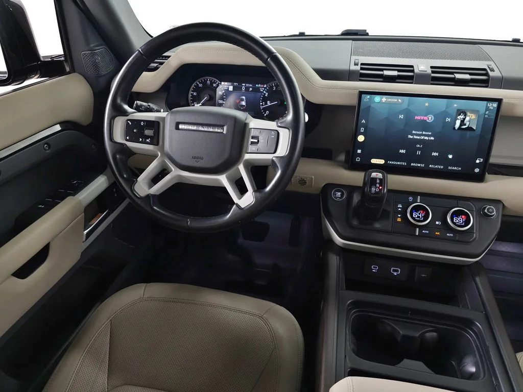Used 2023 Black Land Rover S image 17
