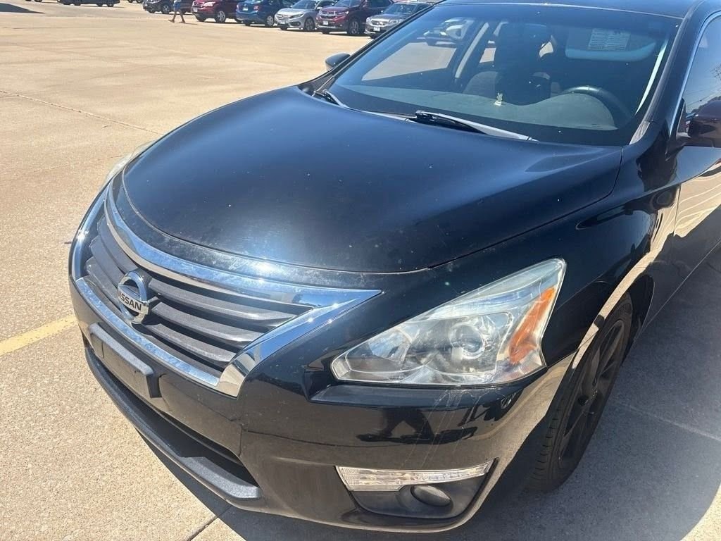 Used 2015 Super Black Clearcoat Nissan 2.5 SV image 1