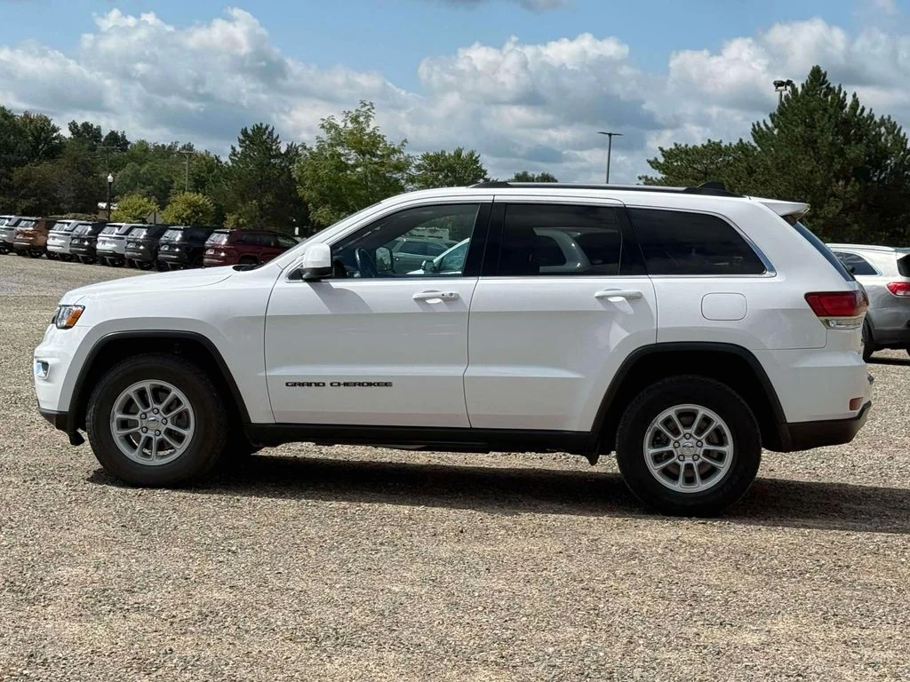 Used 2020 White Jeep Laredo E image 9