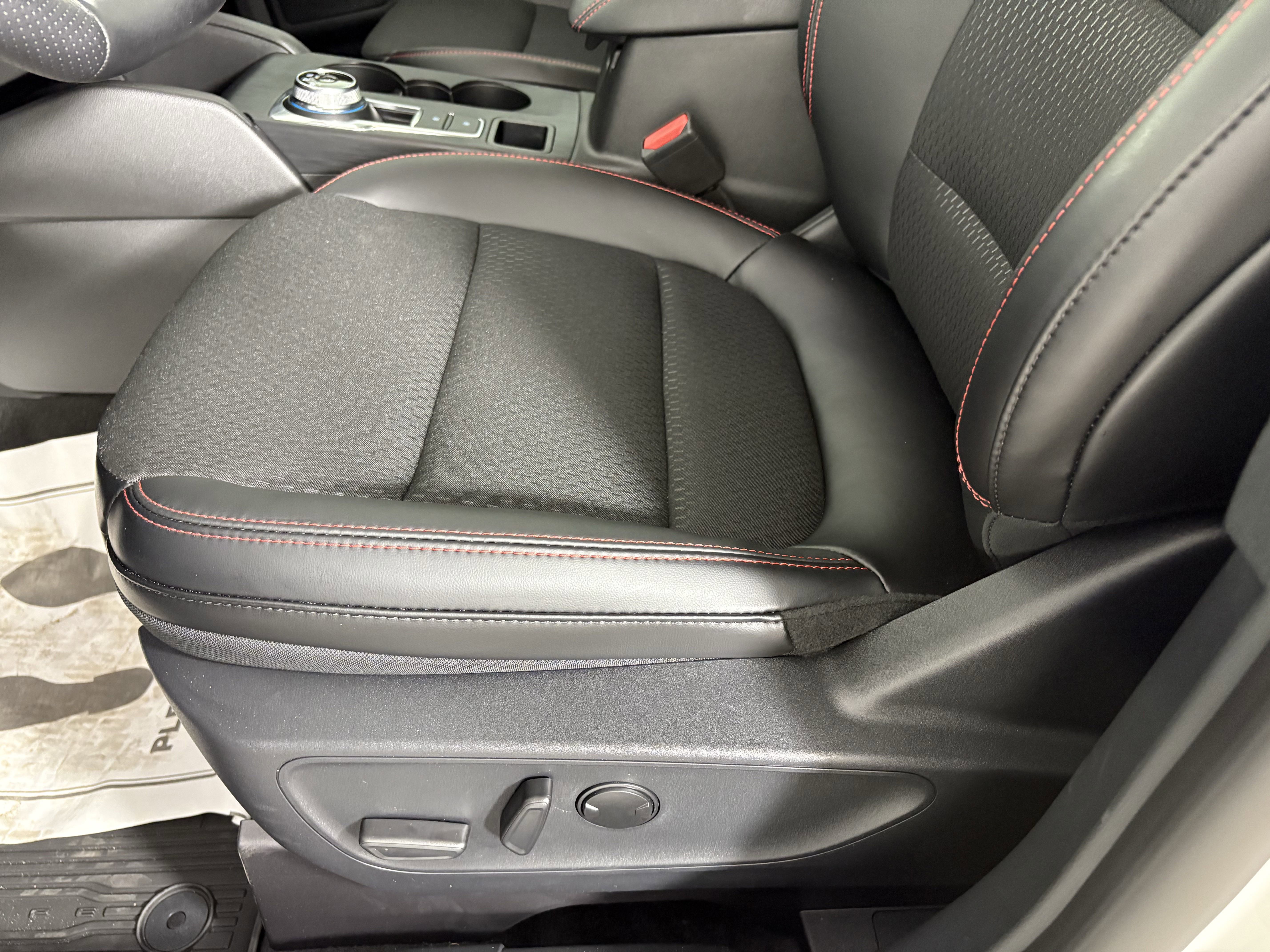 2025 Ford Escape ST-Line Select - Photo 19