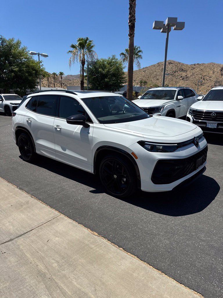 2026 Volkswagen Tiguan SE R-LINE BLACK