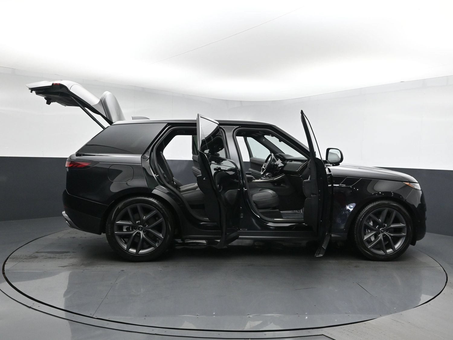 Used 2024 Black Land Rover SE image 27