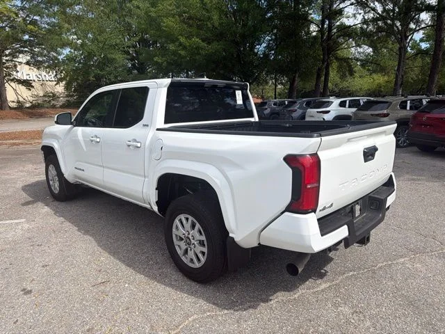 Used 2025 White Toyota SR5 image 3