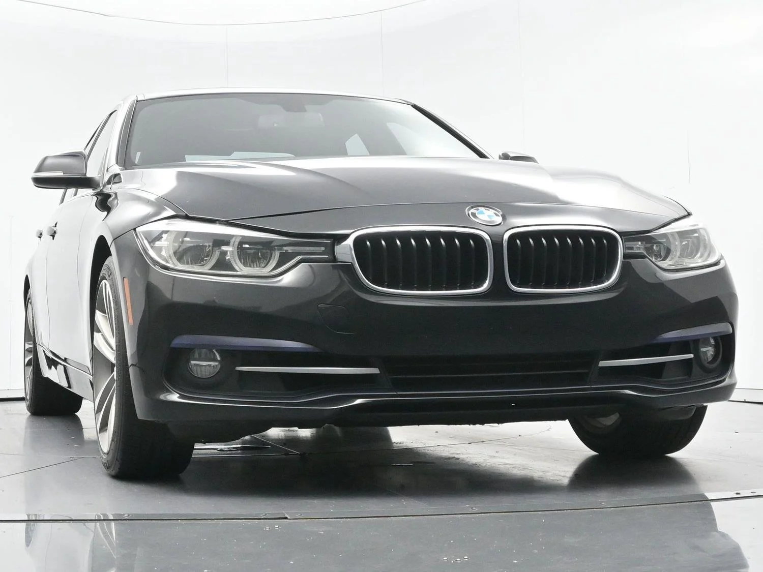 Used 2018 Black Sapphire Metallic BMW 330i image 40