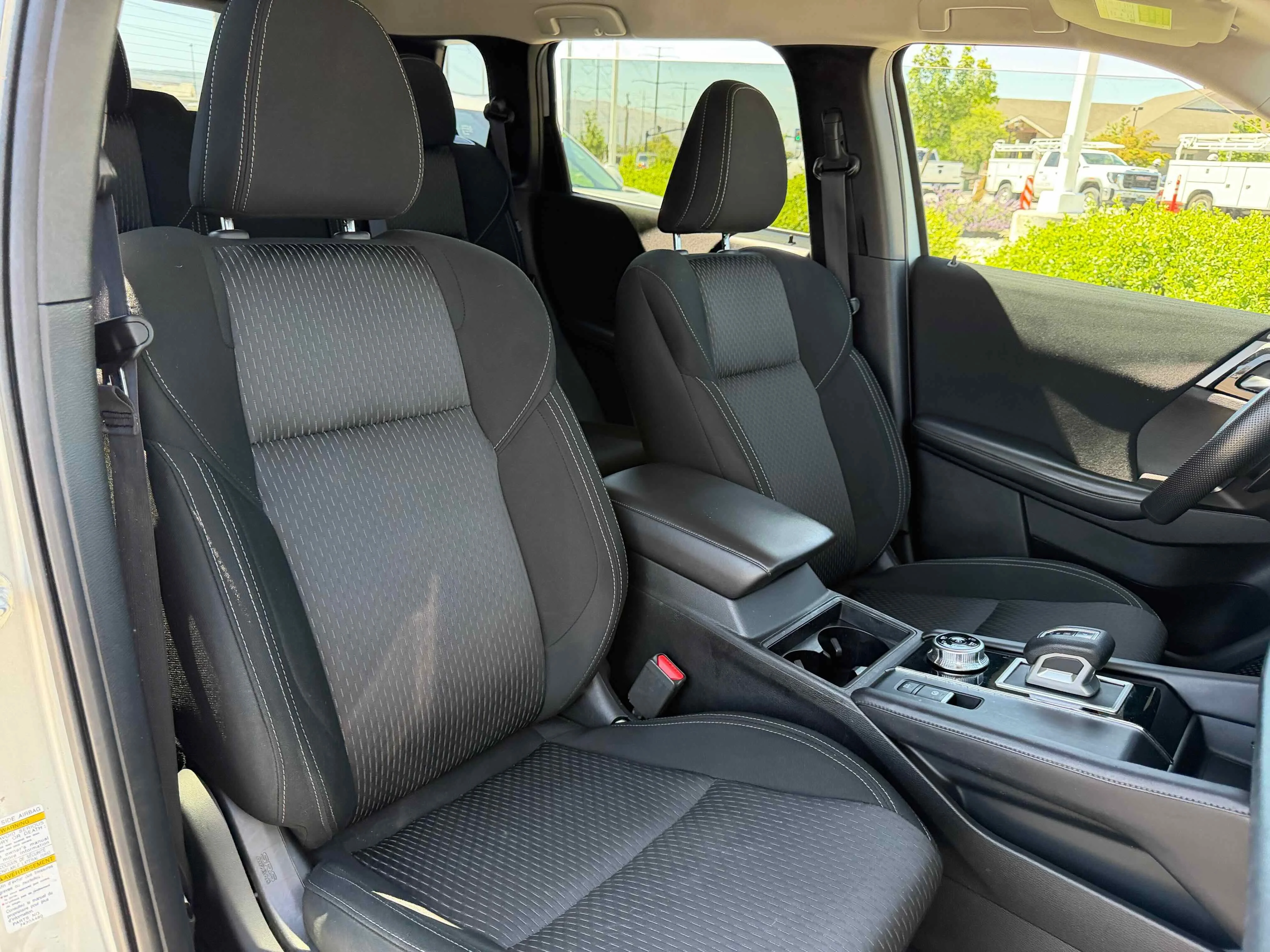 Used 2024  Mitsubishi ES image 27