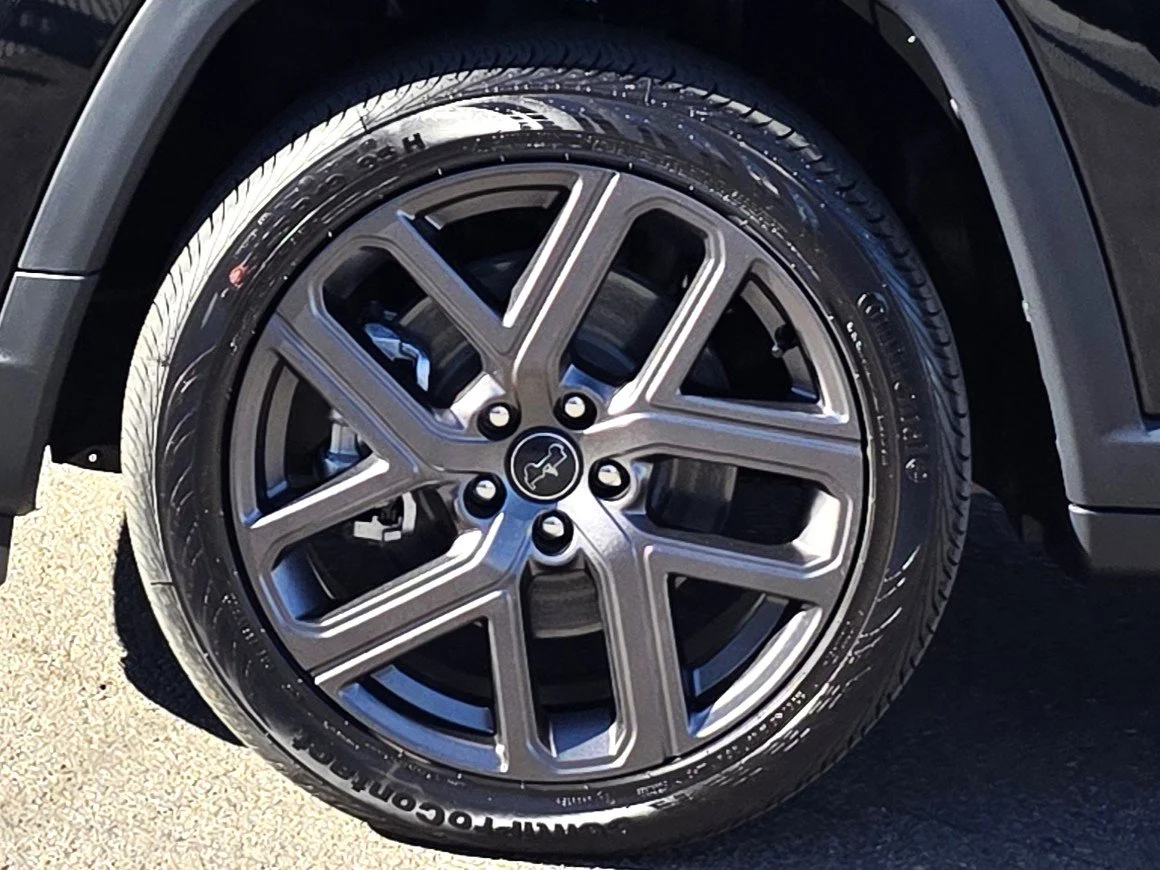 New 2026 Diamond Black Jeep Limited image 9
