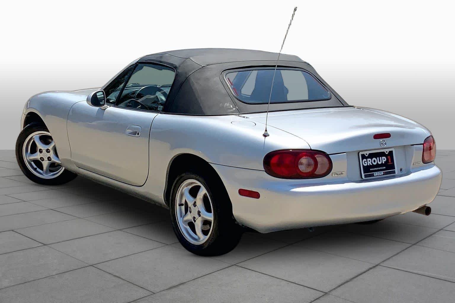 Used 2001 Sunlight Silver Metallic Mazda Base image 10