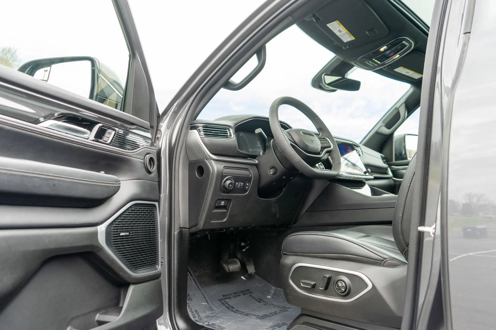 Used 2022 Baltic Gray Metallic Clearcoat Jeep Series I image 14