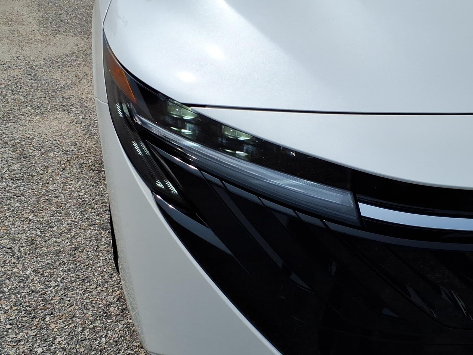 Used 2026 Aspen White Tricoat/Super Black Nissan SR image 6