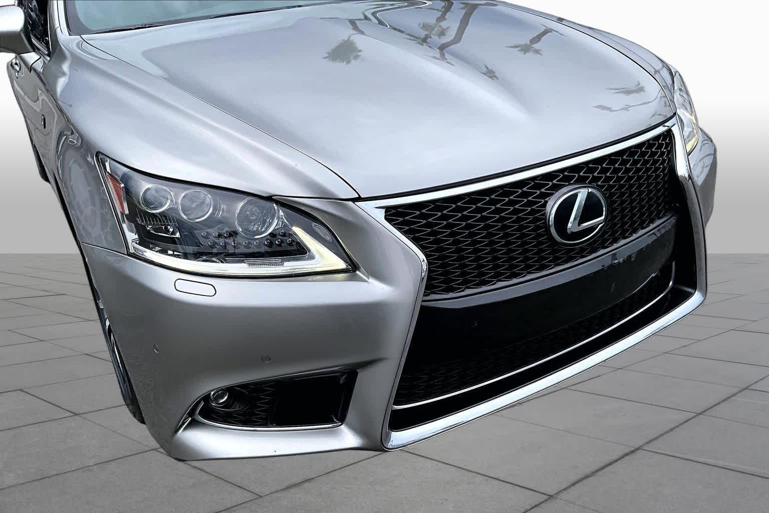 Used 2017 Atomic Silver Lexus  image 28