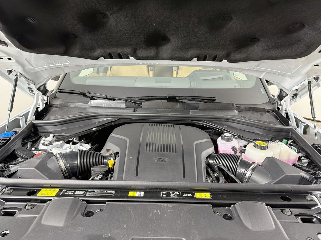 New 2026 Fuji White Land Rover SE image 32