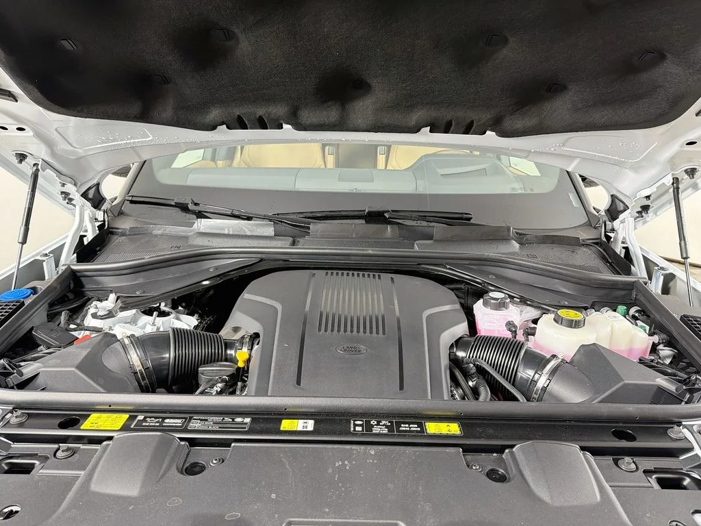 New 2026 Fuji White Land Rover SE image 32