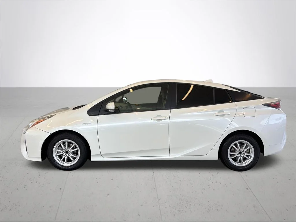 Used 2016 White Toyota Two image 11