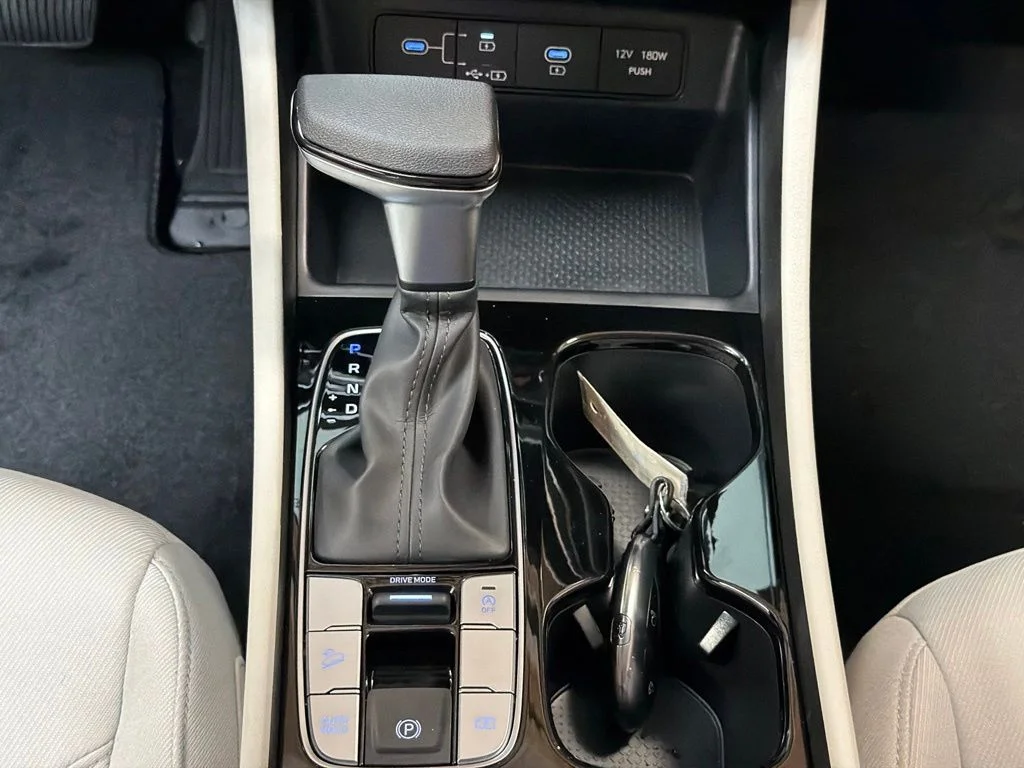 New 2026 Shimmering Silver Hyundai SEL image 17
