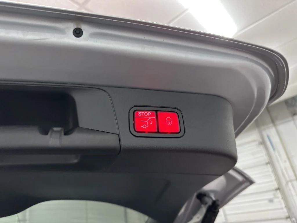 Used 2026 Silver Mercedes-Benz GLB 250 image 26