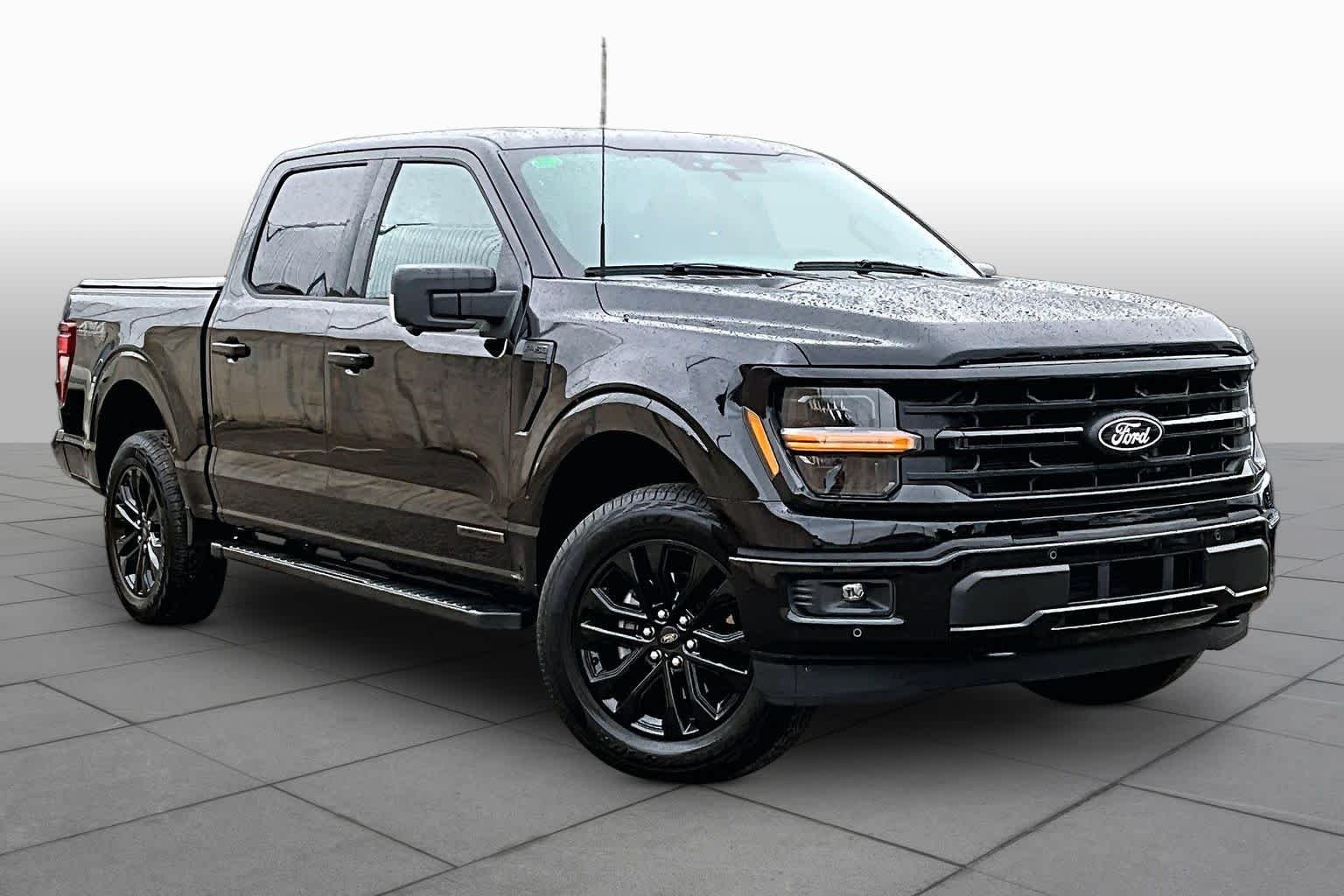 Used 2025 Agate Black Metallic Ford XLT image 3