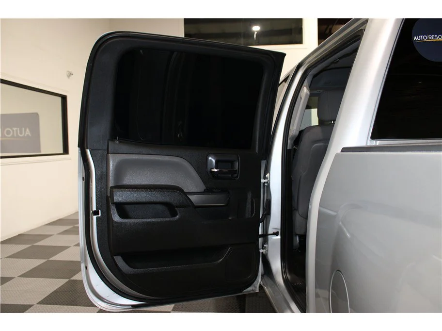 Used 2014 Silver Ice Metallic Chevrolet LT image 13