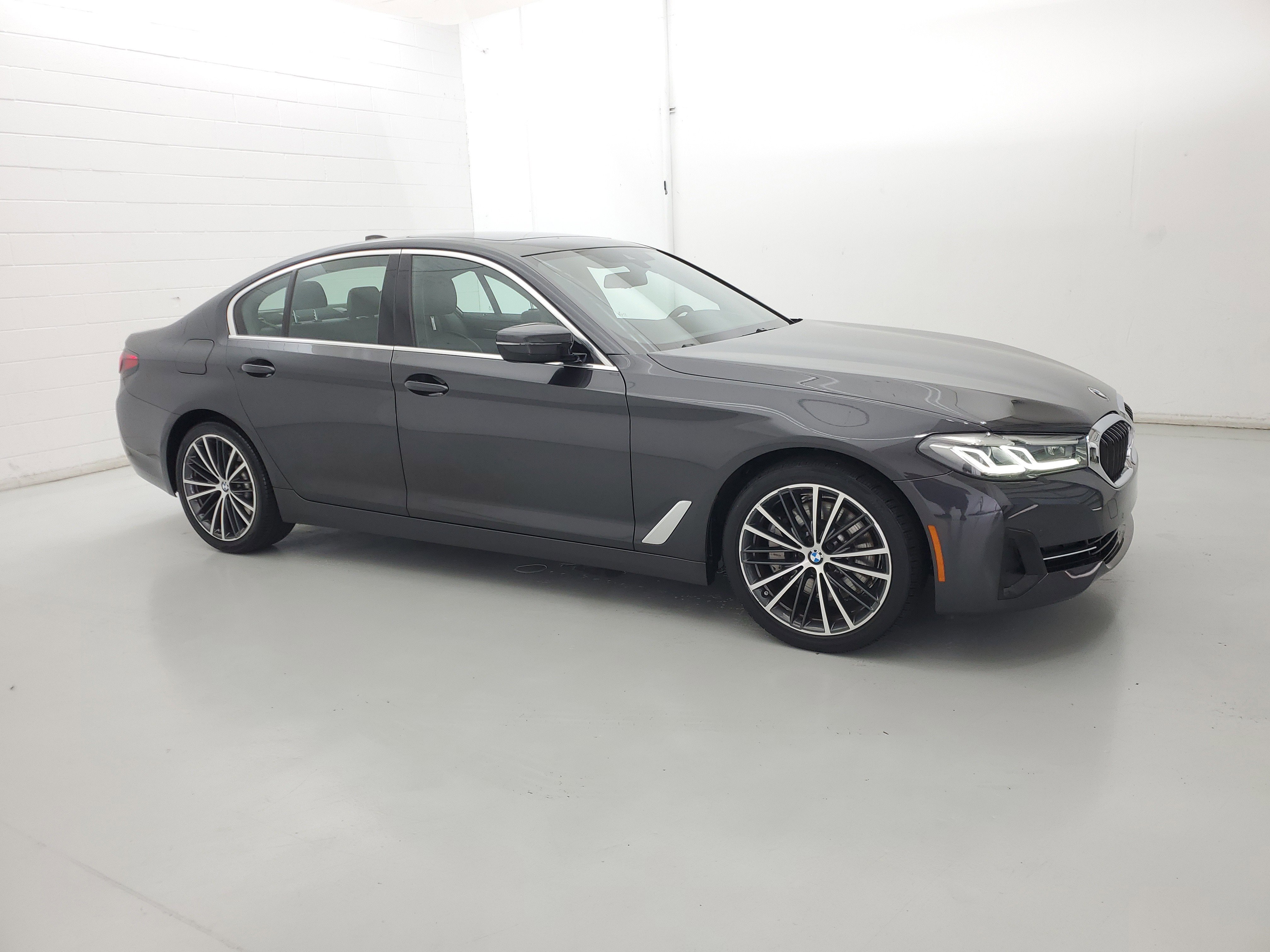 Used 2023 Dark Graphite Metallic BMW 530i image 4