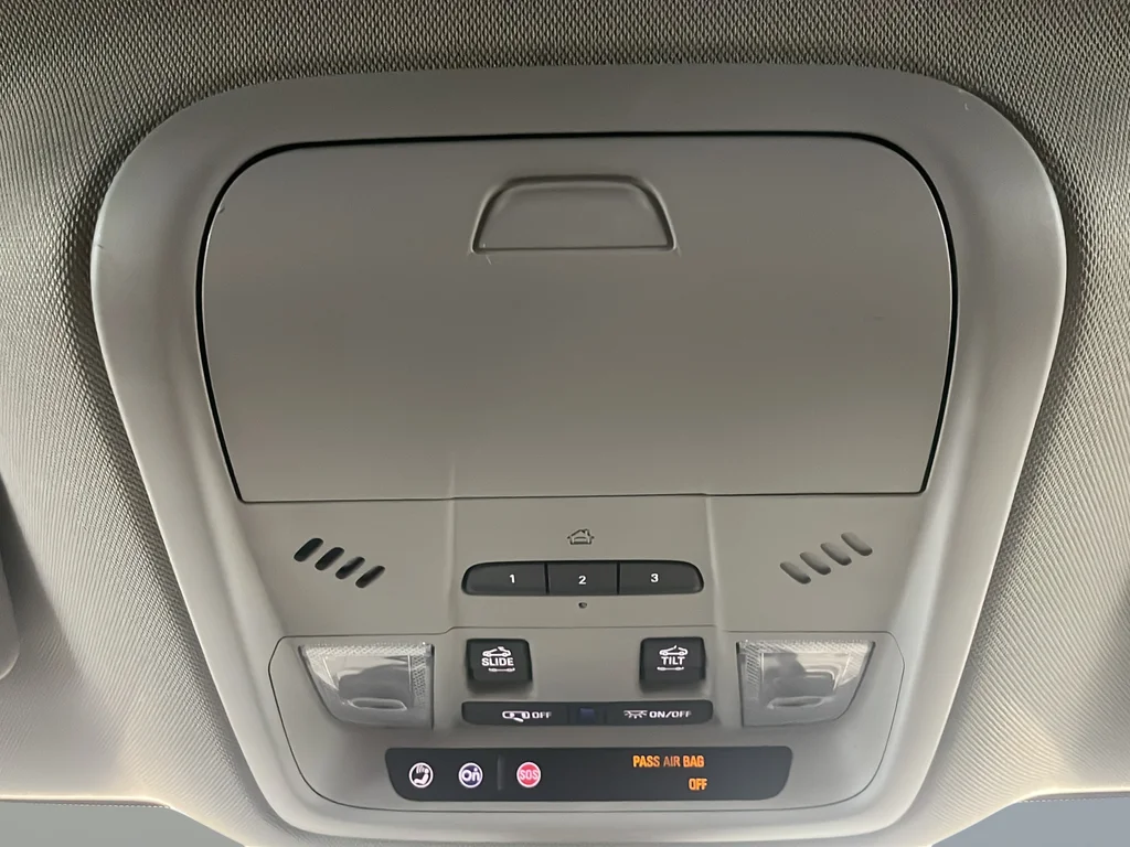 Used 2019 White Buick Essence image 35