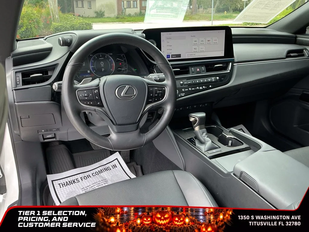 Used 2024 White Lexus 350 image 27