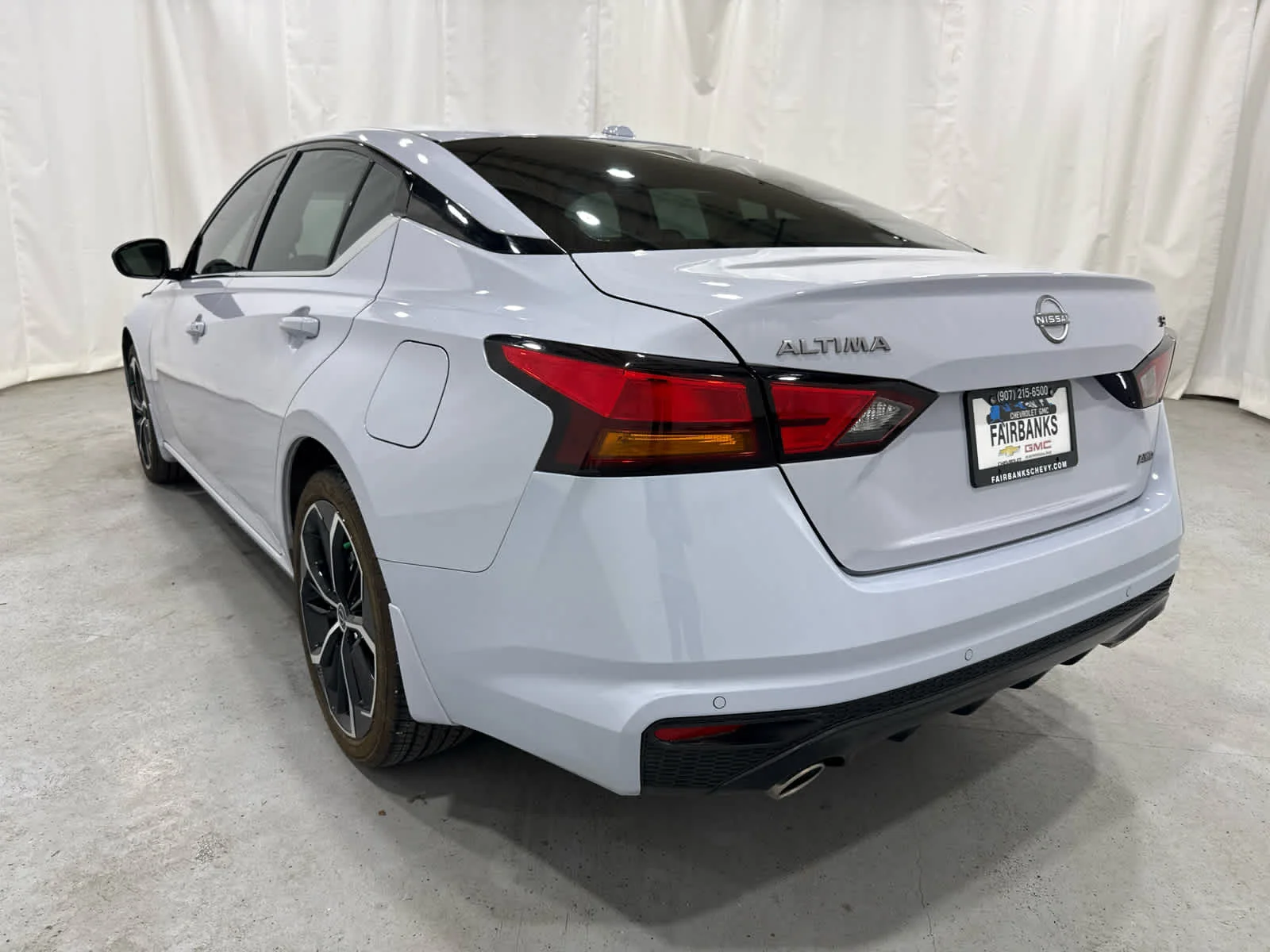 Used 2024 Gray Nissan SR Intelligent AWD image 3