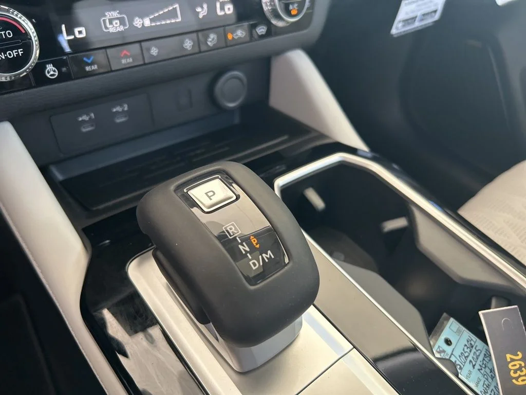 2025 Mitsubishi Outlander SEL Platinum Edition - Photo 8