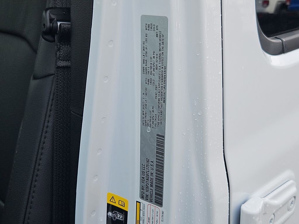 New 2026 Bright White Clear-Coat Exterior Paint Jeep Sahara image 32