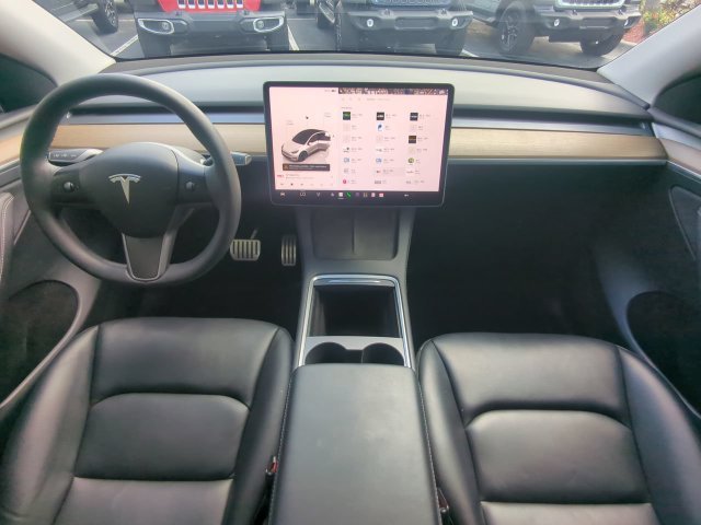 Used 2023  Tesla Performance image 18