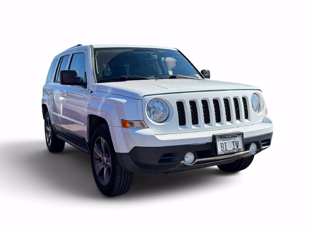 Used 2016 White Jeep Latitude image 21