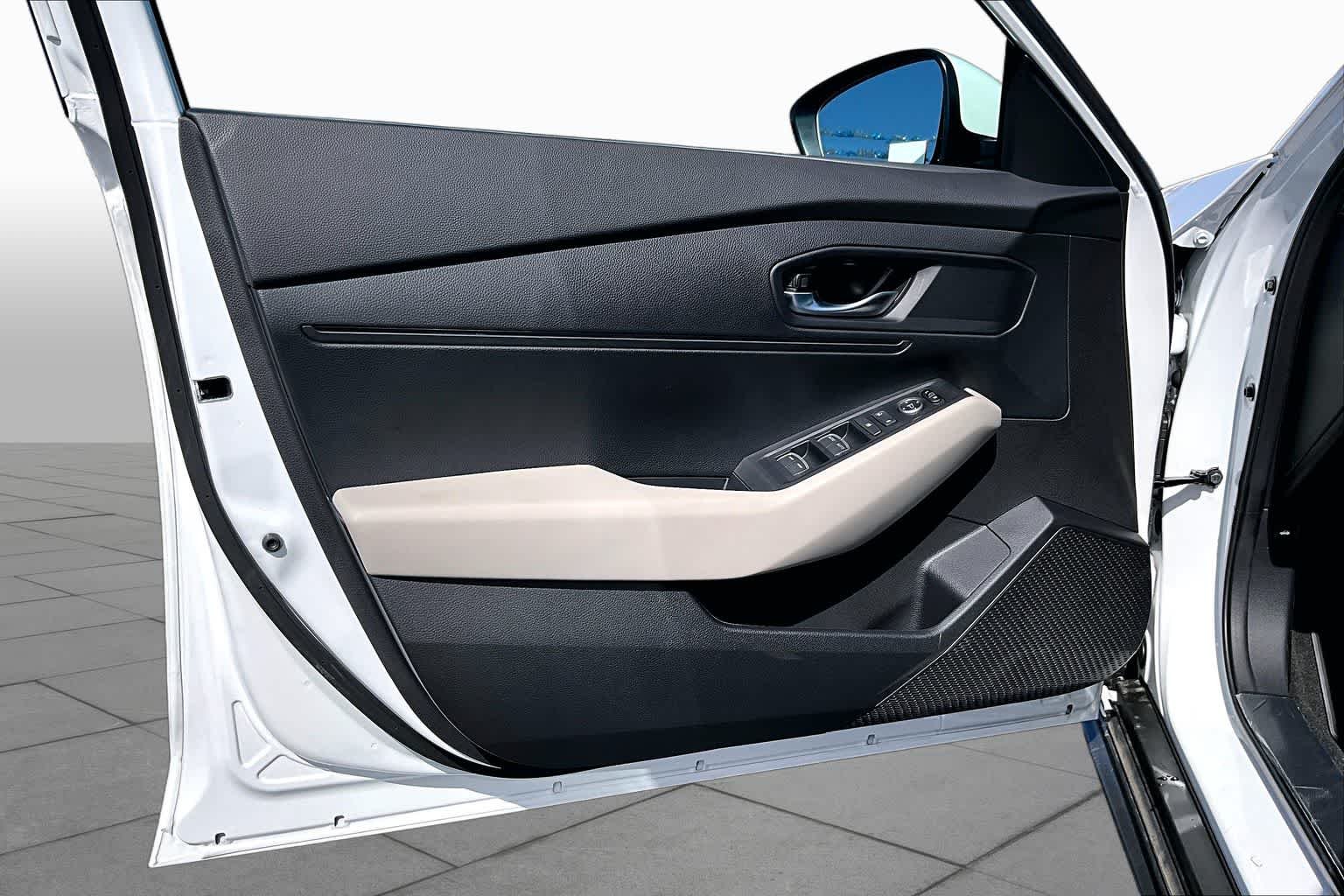 New 2026 Platinum White Pearl Honda LX image 10