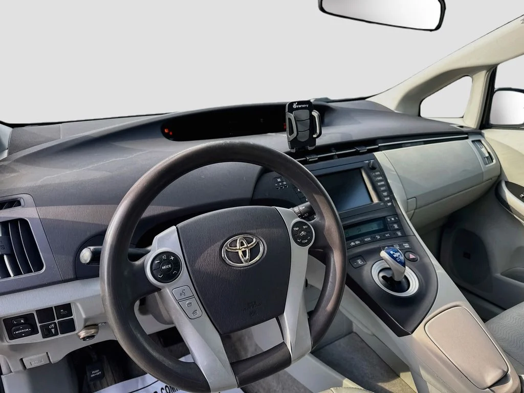 Used 2010 Red Toyota I image 9