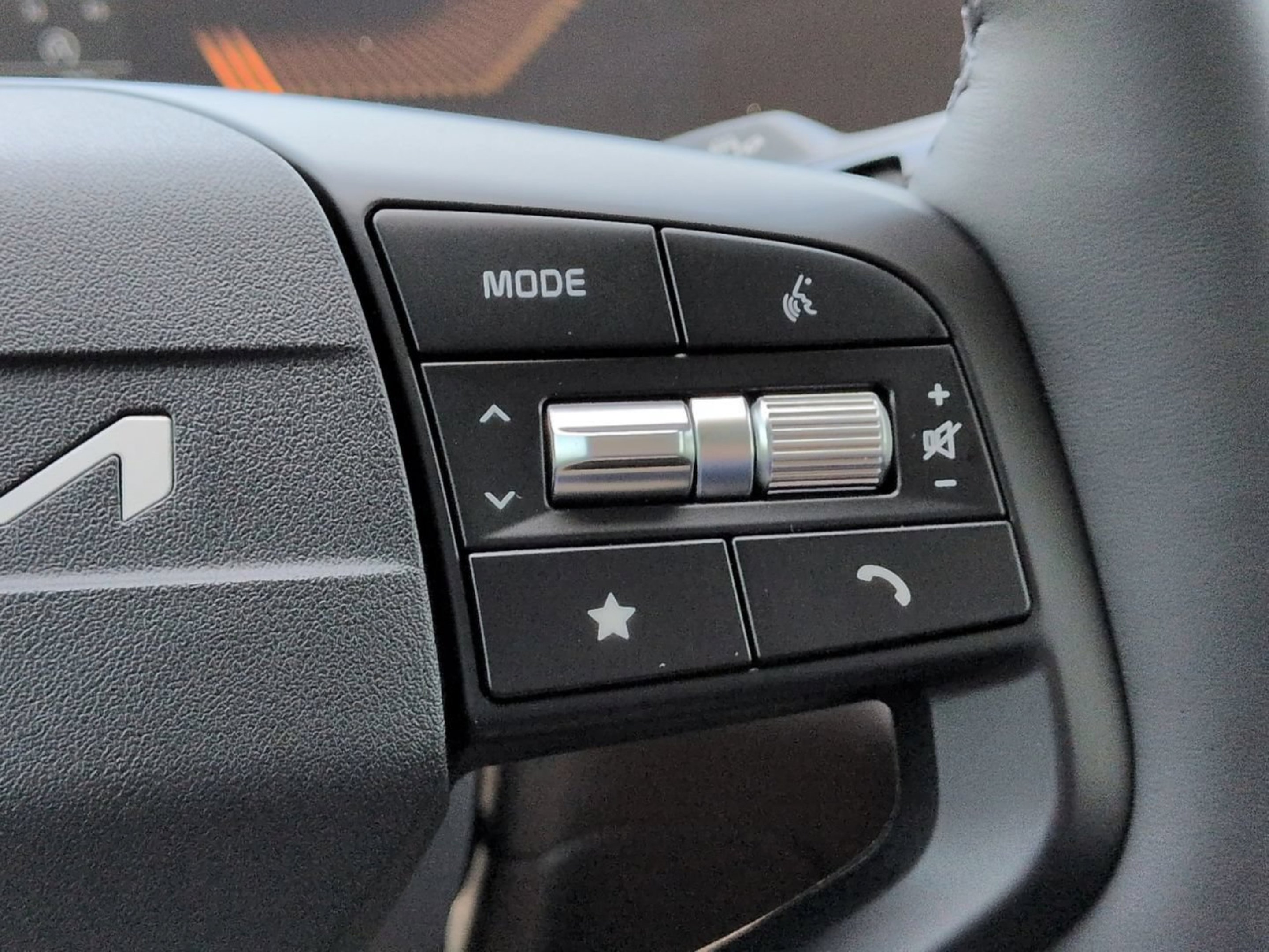 New 2026 Snow White Pearl Kia LX image 22