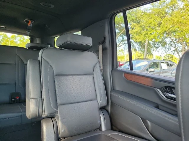 2025 GMC Yukon XL Denali - Photo 14