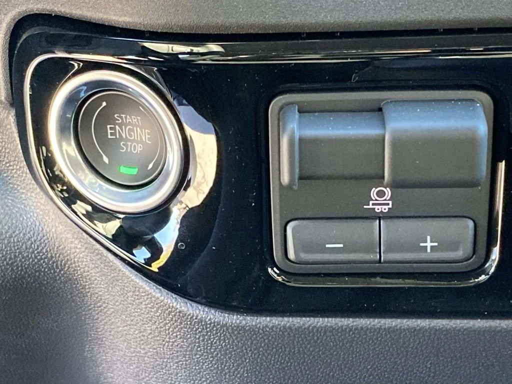 New 2026 Sterling Metallic GMC Elevation image 21