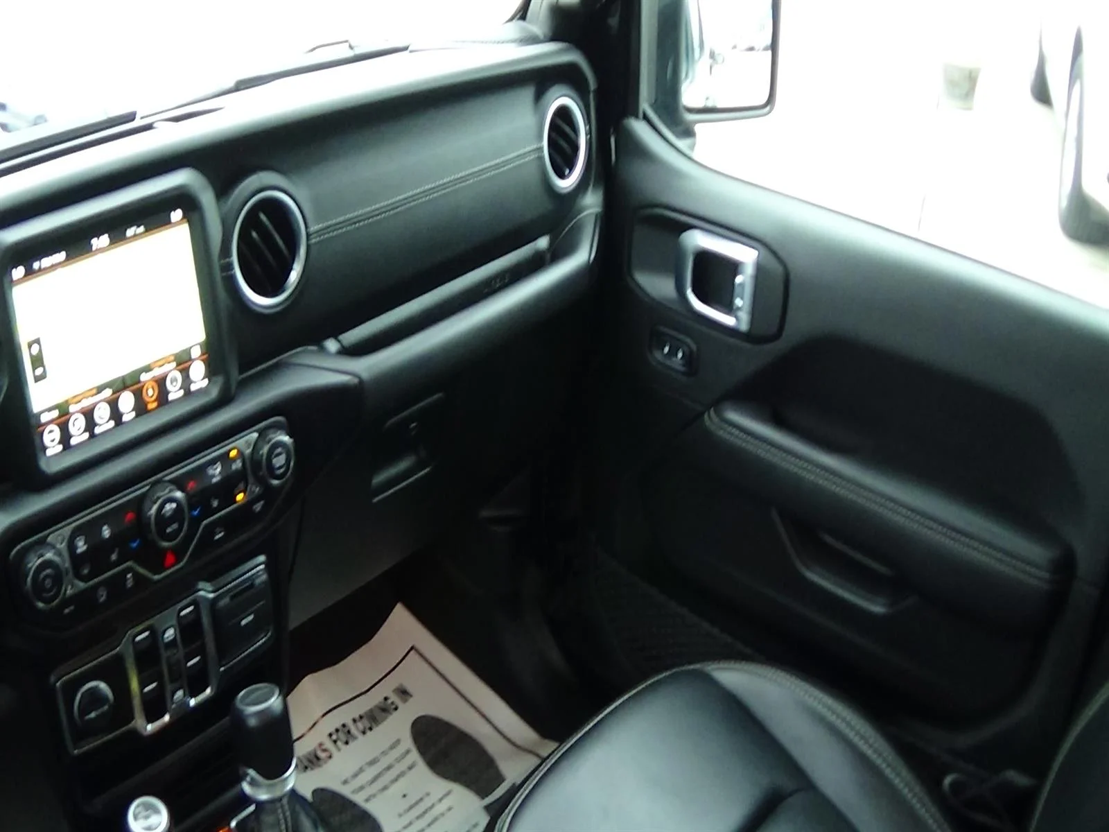 Used 2022 Black Clear Coat (px8) Jeep Overland image 15