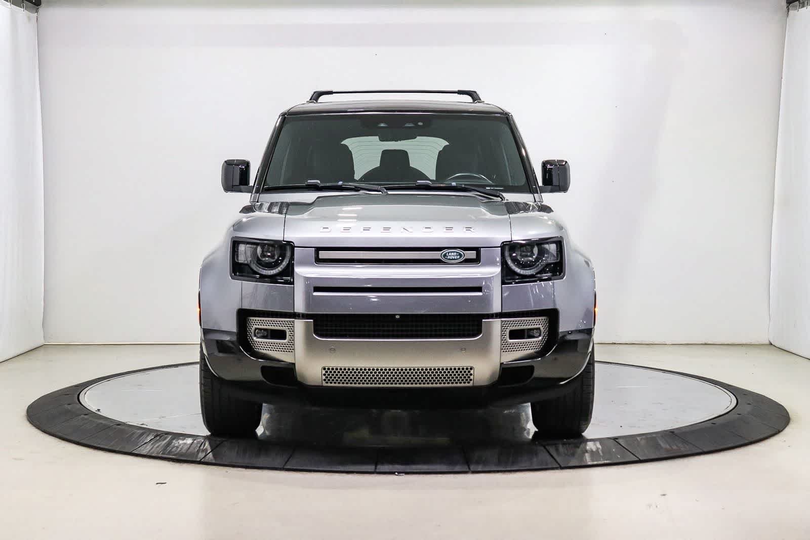 Used 2021 Black Land Rover X-Dynamic HSE image 6