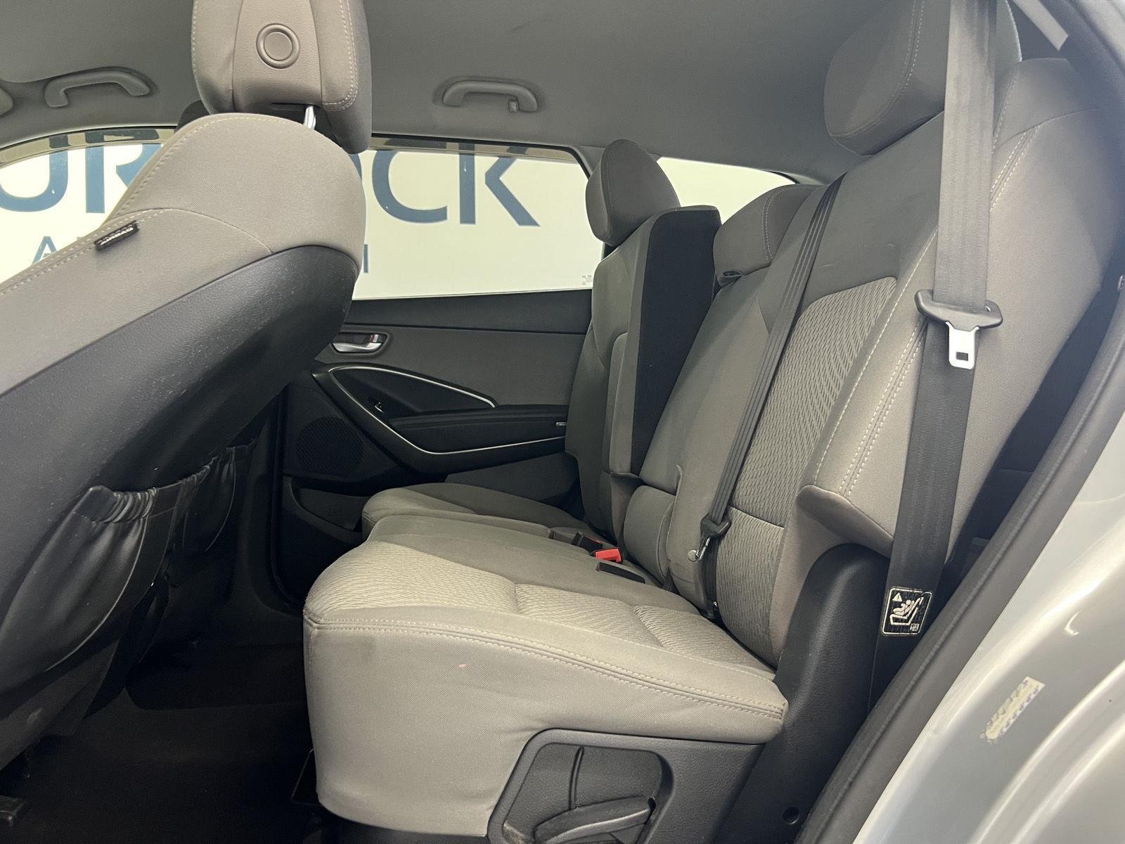 2017 Hyundai Santa Fe SE - Photo 7