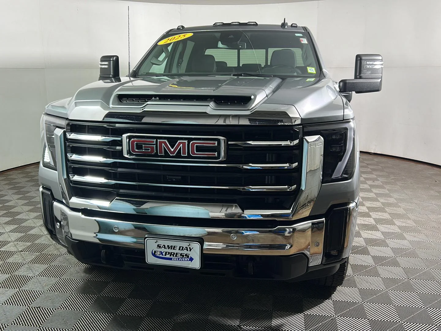 Used 2025 Sterling Metallic GMC SLE image 12