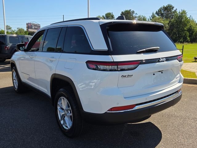 New 2026 Bright White Clear-Coat Exterior Paint Jeep Laredo image 11