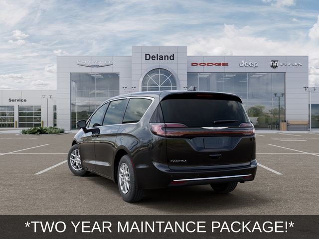 New 2026 Diamond Black Crystal Pearl-Coat Exterior Paint Chrysler Select image 3
