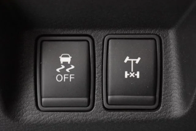 Used 2022 Black Nissan PRO-4X image 33
