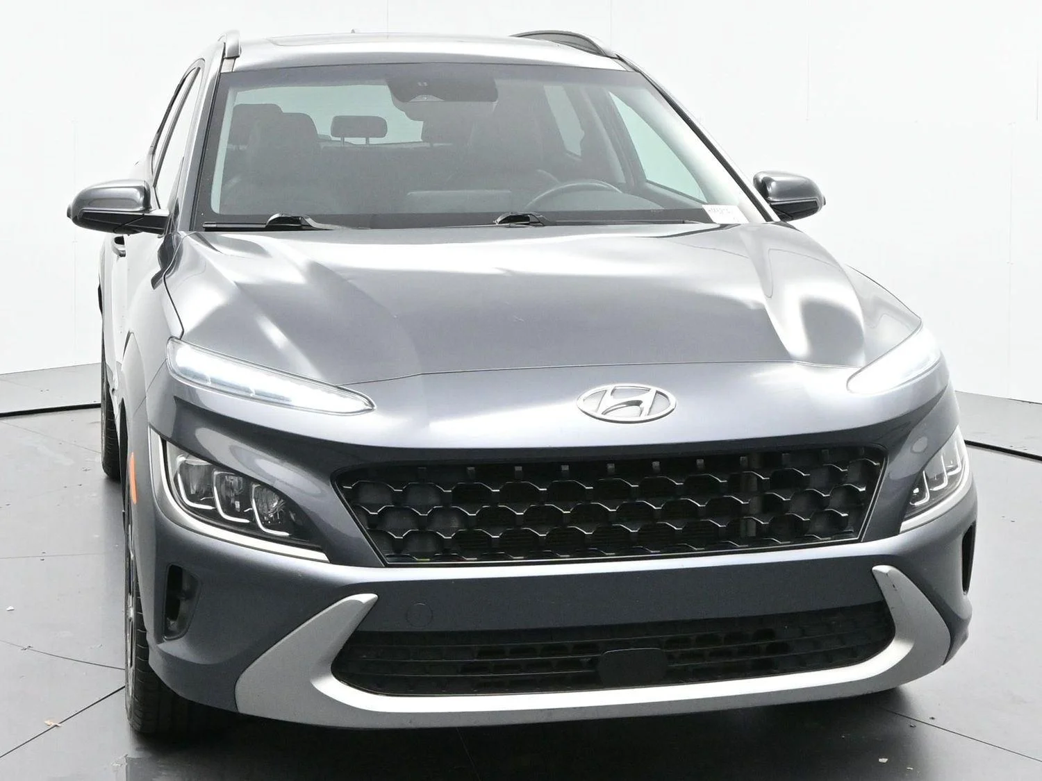 Used 2022 Thunder Gray Hyundai Limited image 2