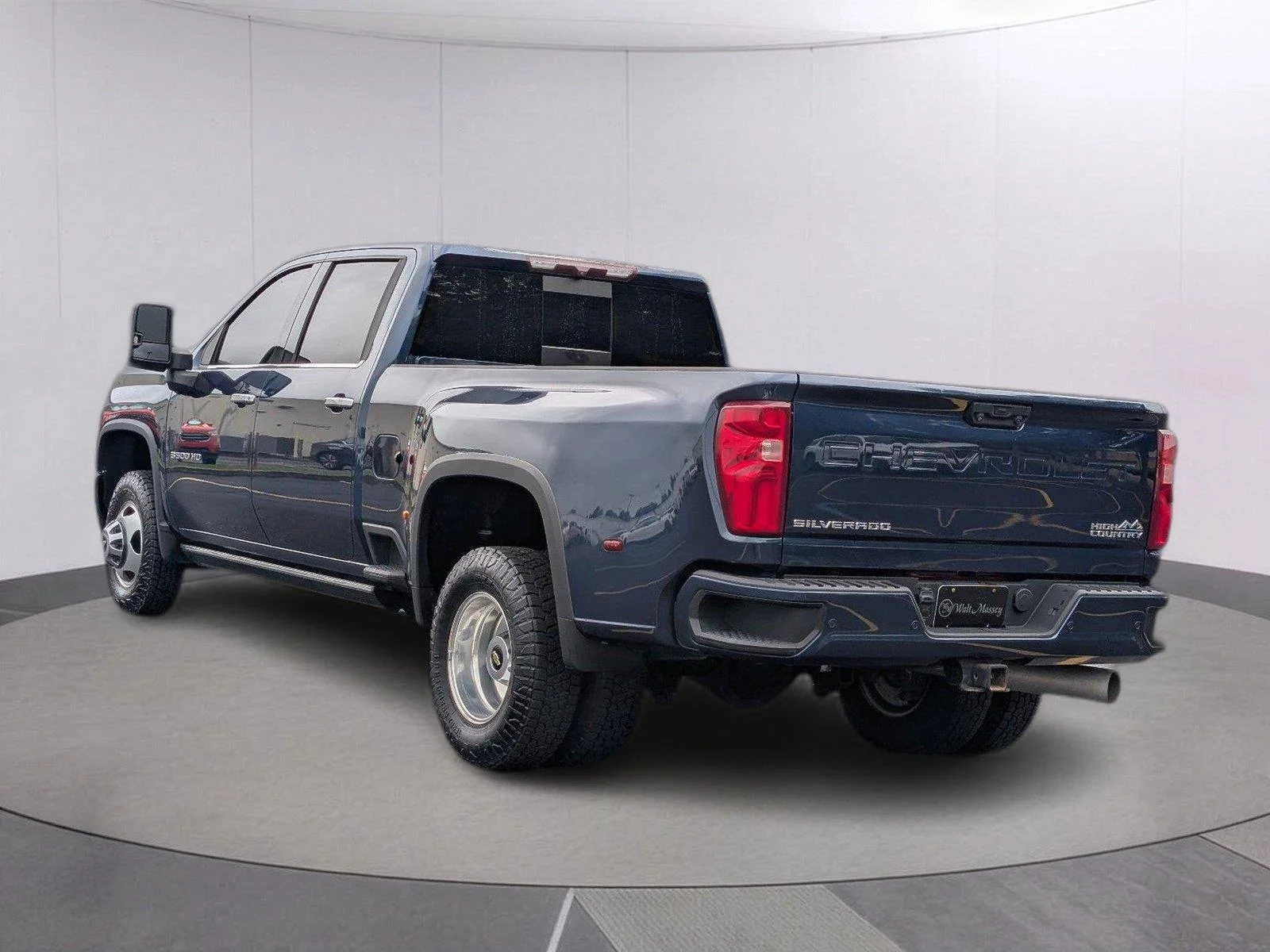 Used 2022 NORTHSKY BLUE METALLIC Chevrolet High Country image 3