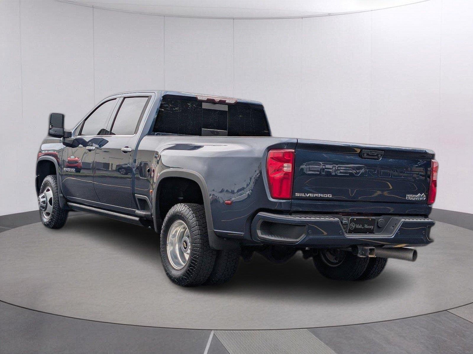 Used 2022 NORTHSKY BLUE METALLIC Chevrolet High Country image 3
