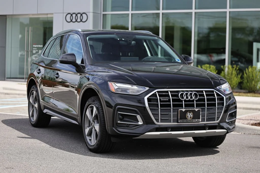 Used 2023 Mythos Black Metallic Audi 40 Premium image 2