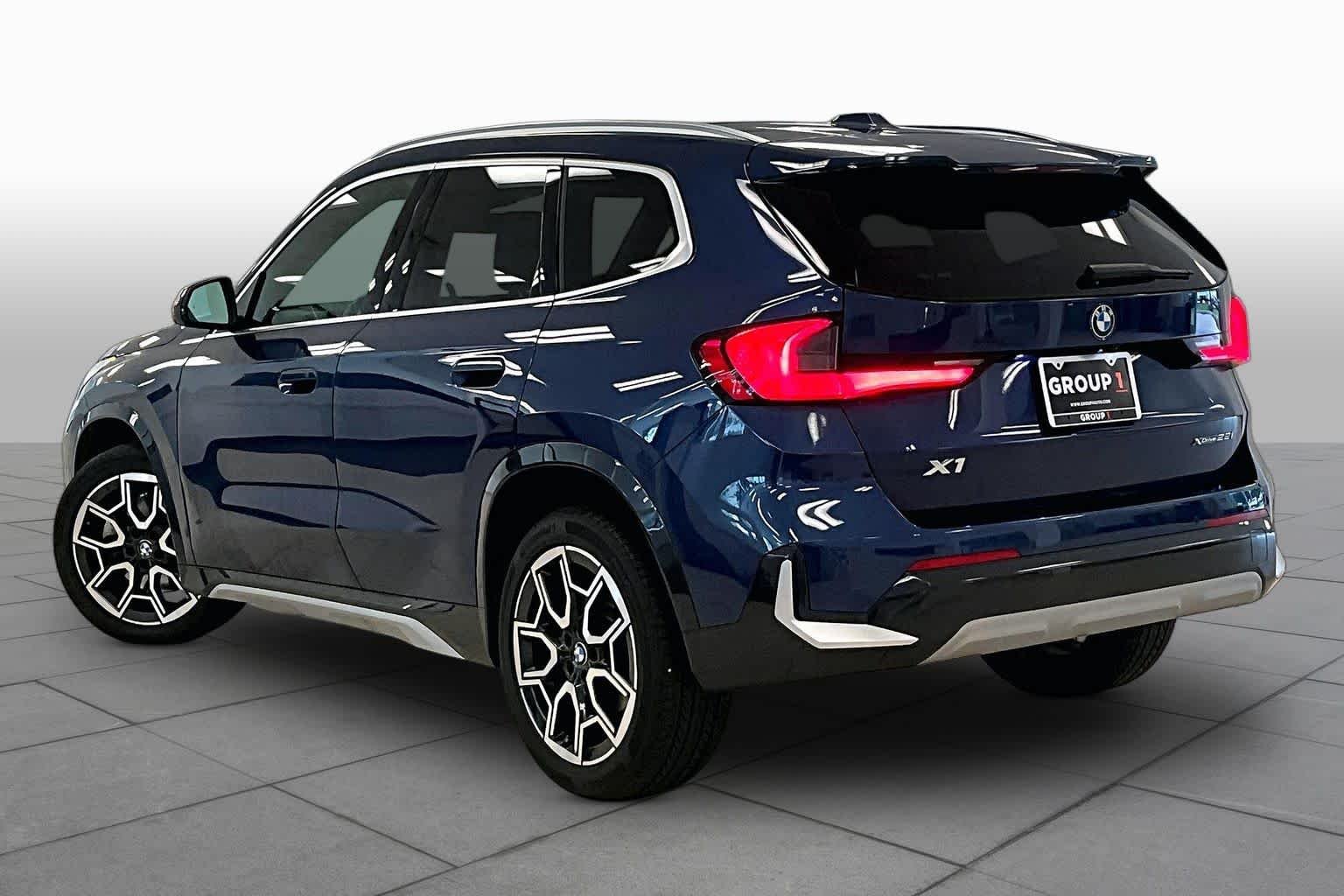 Used 2025 Phytonic Blue Metallic BMW xDrive28i image 11