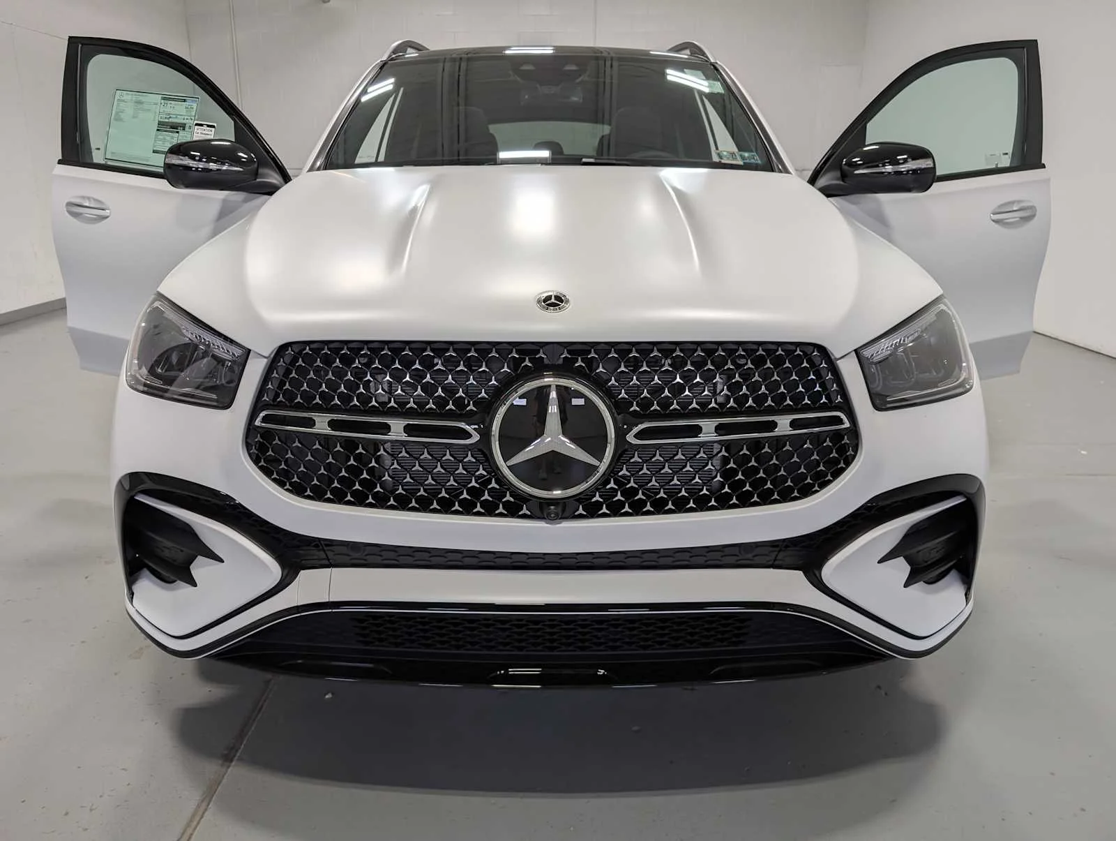 New 2026 MANUFAKTUR Moonlight White magno Mercedes-Benz GLE 450 image 13