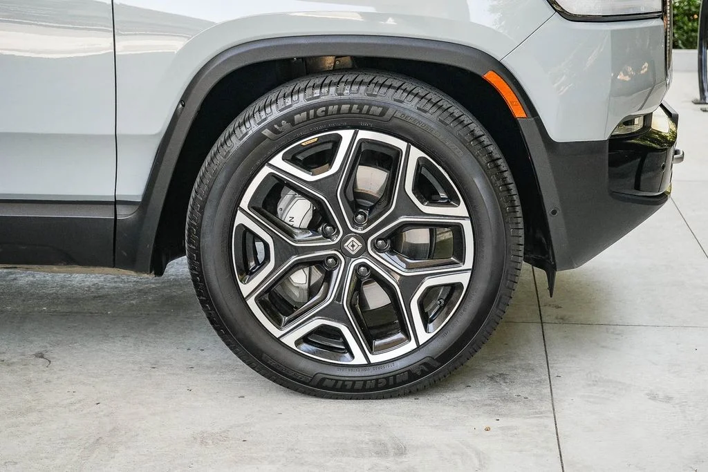 Used 2024  Rivian Adventure Dual Motor Perf Max Pack image 10